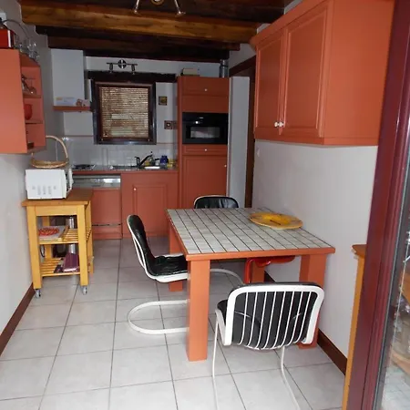 Cosy A Neuvy Avec Jardin Et Animaux Acceptes - Fr-1-489-213 Apartment