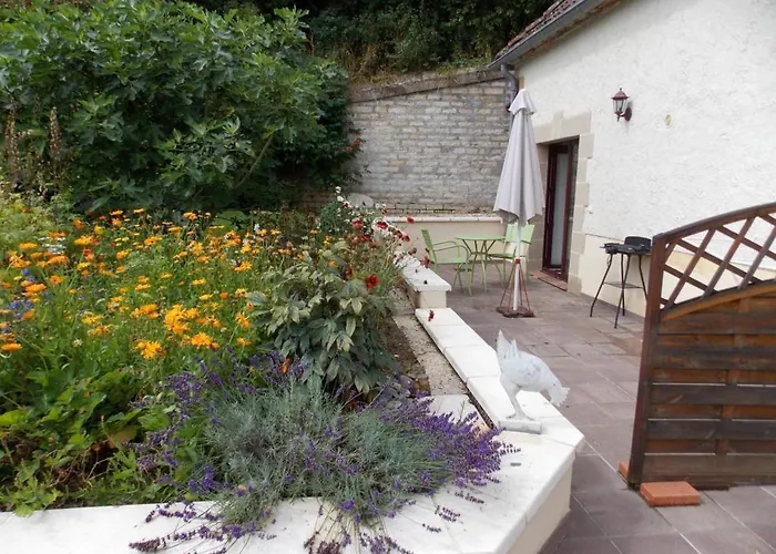 Apartment Cosy A Neuvy Avec Jardin Et Animaux Acceptes - Fr-1-489-213 *