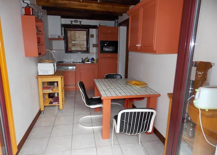 Cosy A Neuvy Avec Jardin Et Animaux Acceptes - Fr-1-489-213 Apartment