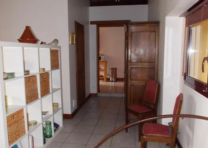 Cosy A Neuvy Avec Jardin Et Animaux Acceptes - Fr-1-489-213 Apartment *